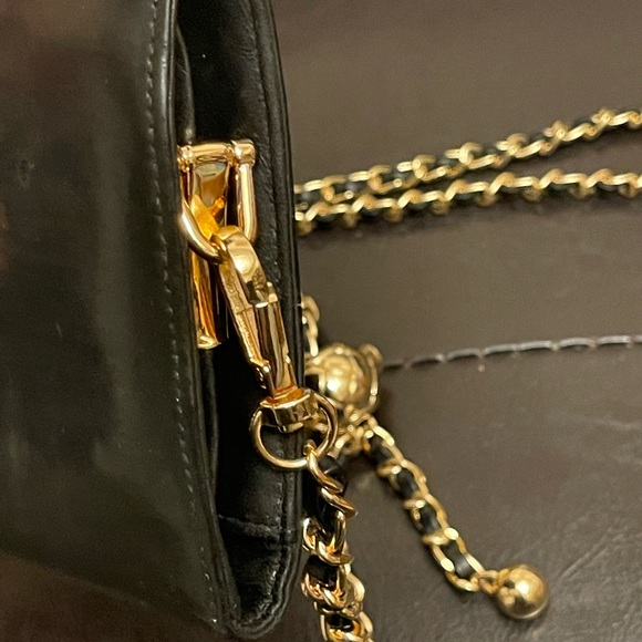 Vintage Chanel CC Logo Bifold  patent wallet (WOC)  24K GHW - Picture 6 of 17